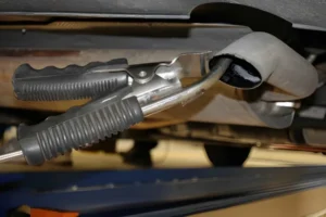 Emissions-Test-MOT-exhaust-pipe-check