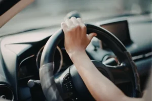 Steering-Wheel-Shaking-While-Driving-Close-up-showing-vibration-sensation