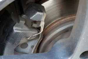 vibration-while-driving-worn-brake-disc-close-up